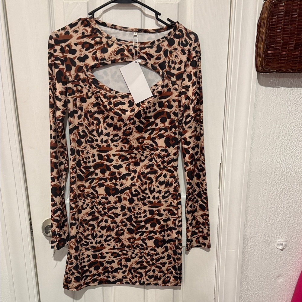Chic Leopard Long Sleeve Dress